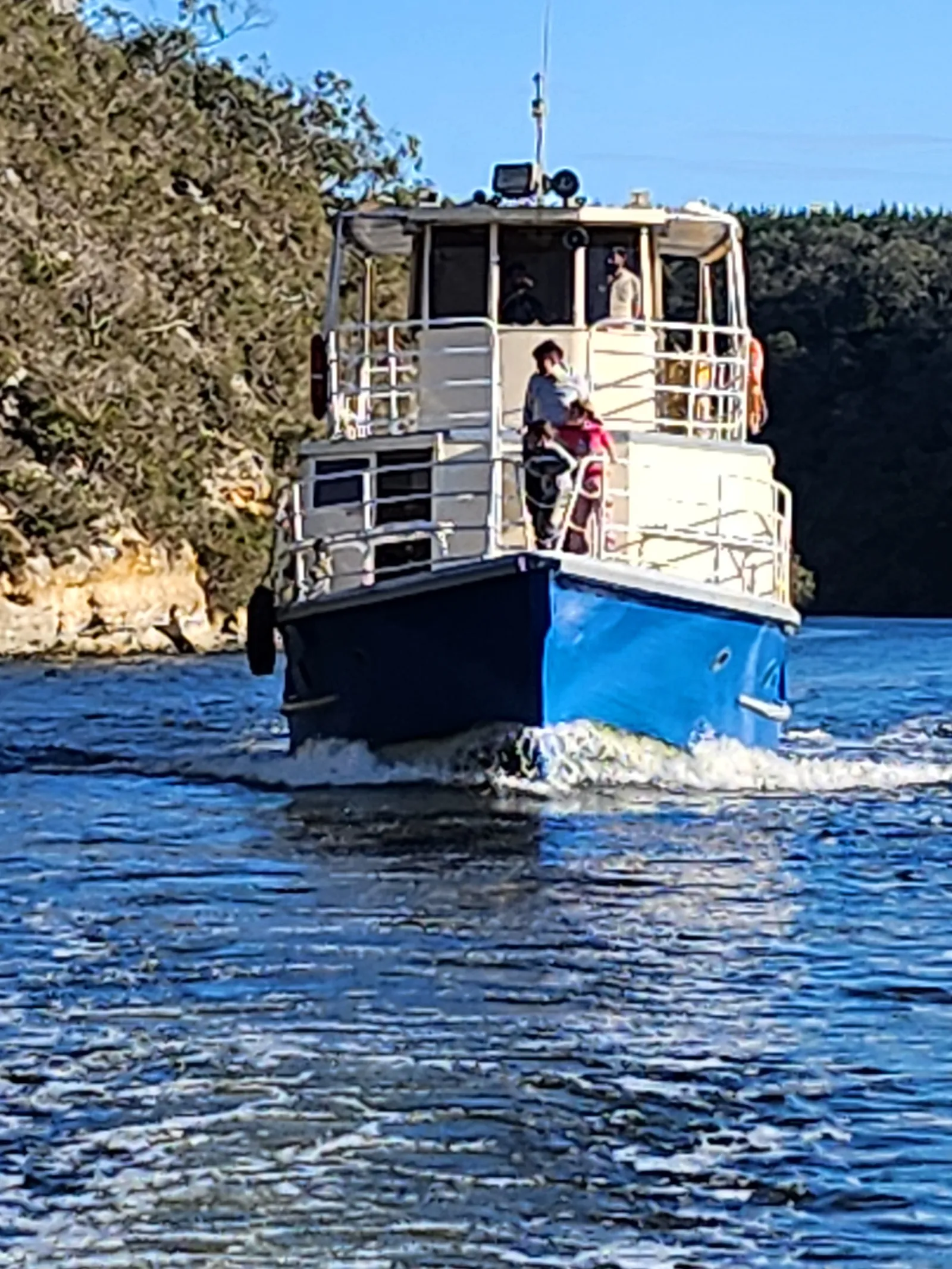 MV Mini Munya under way on the Glenelg River, wake curling from her stern